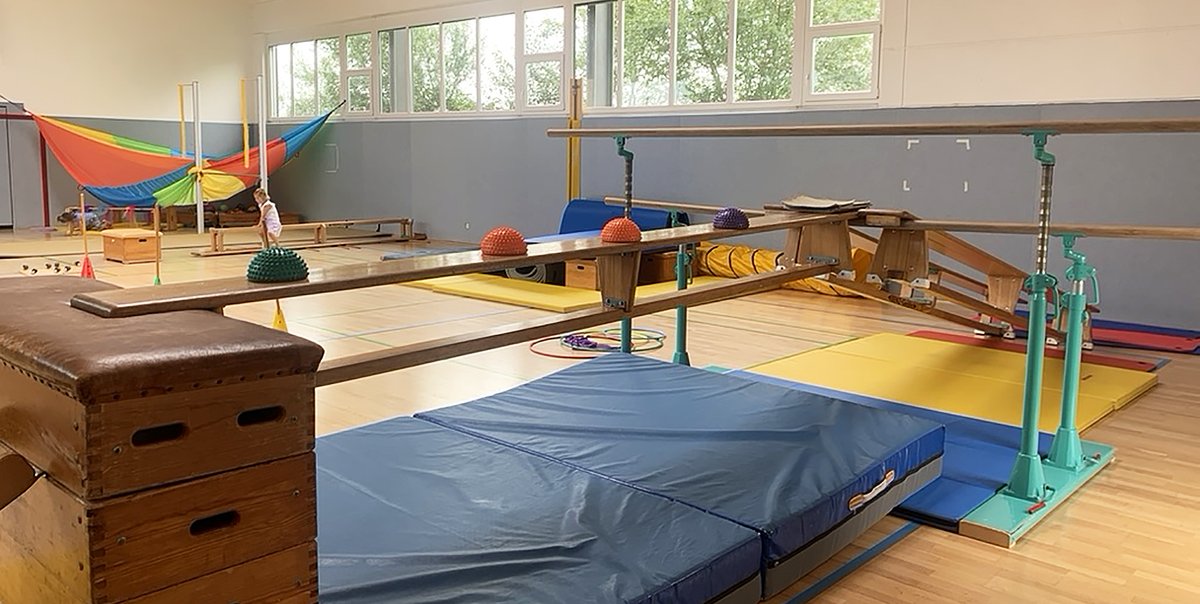 Ein "Landschaft" aus Sportgeräten in unserer Halle
