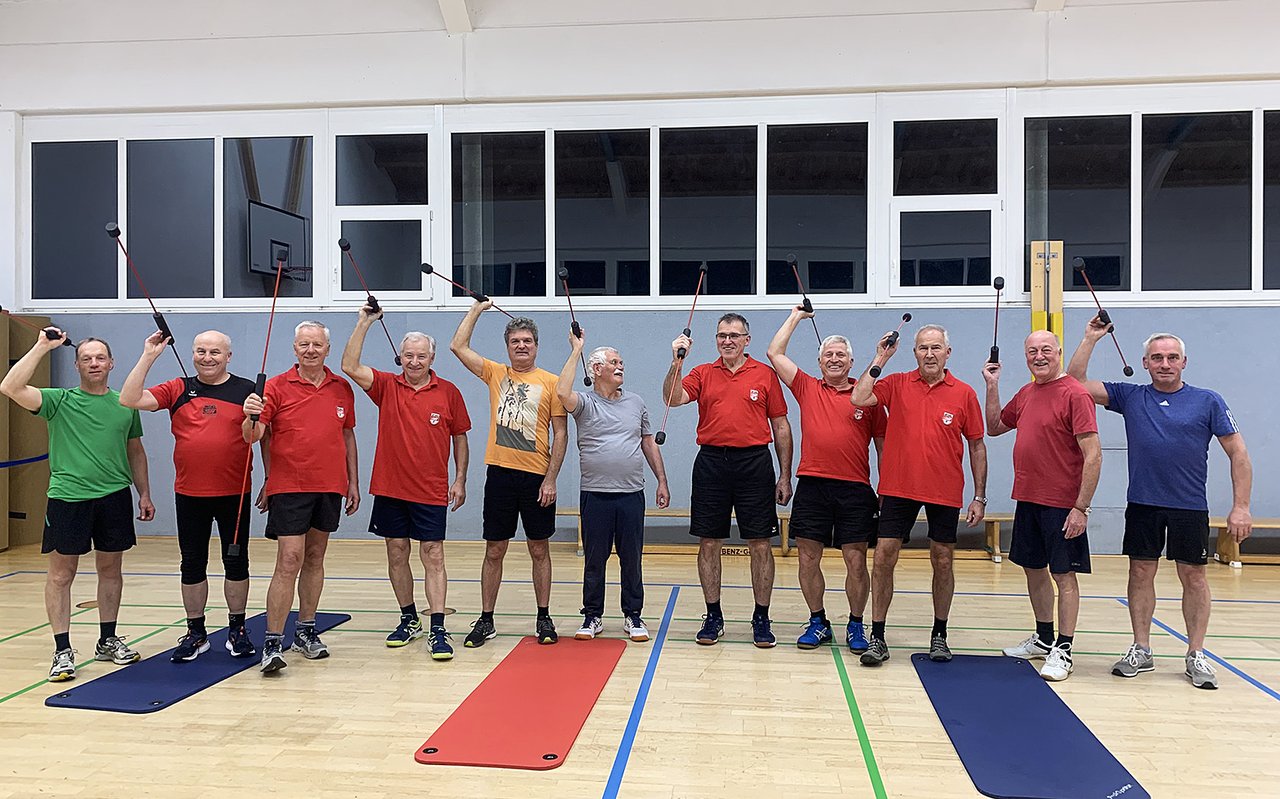 Freizeitgruppe beim Hallensport